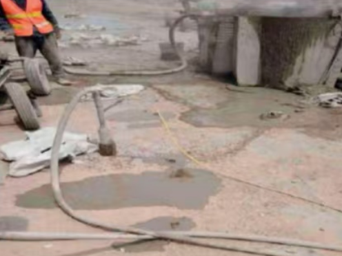 和政水泥混凝土路面板底注浆技术 路面脱空注浆整治方案